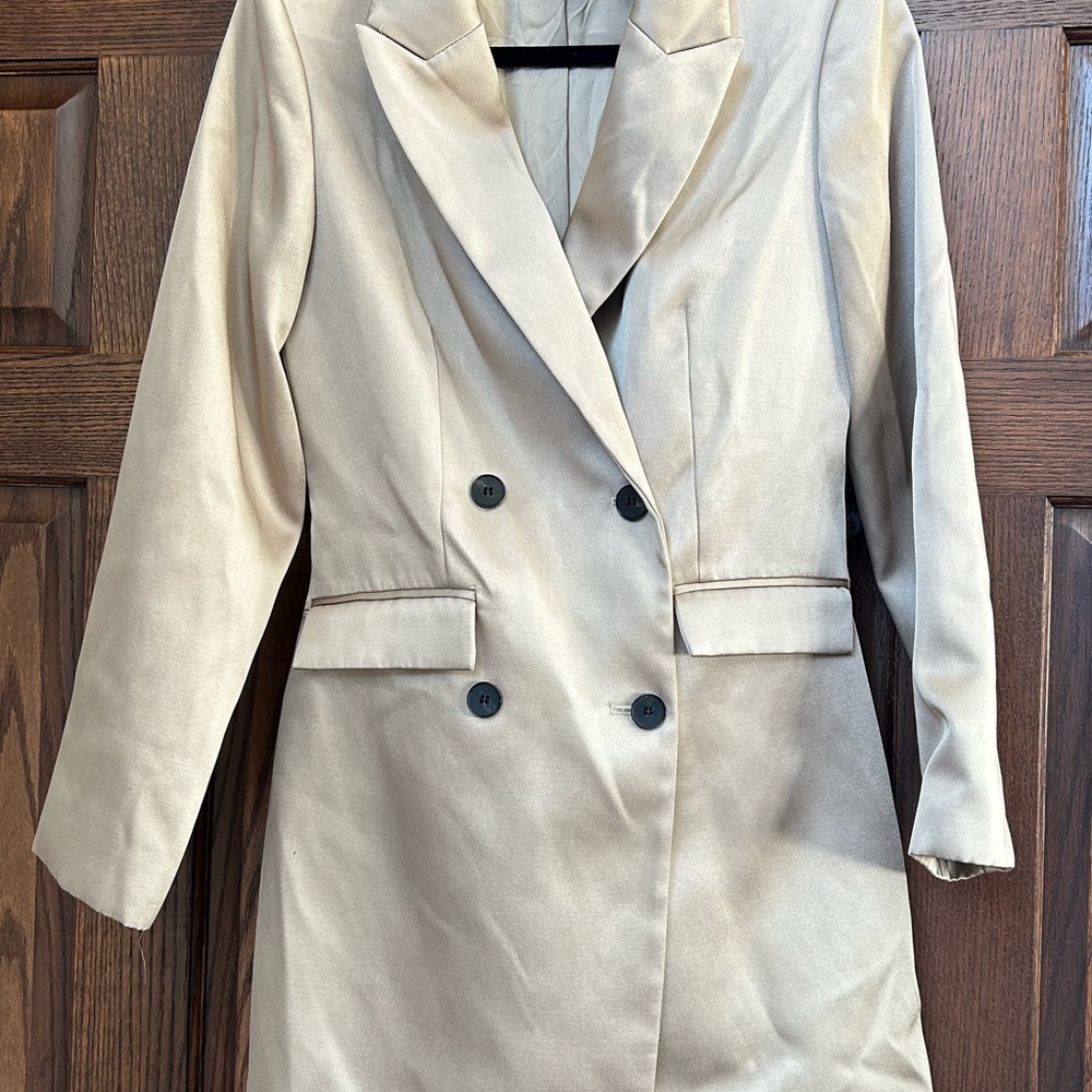 H&M Tan Double-Breasted Blazer with Wide Lapels